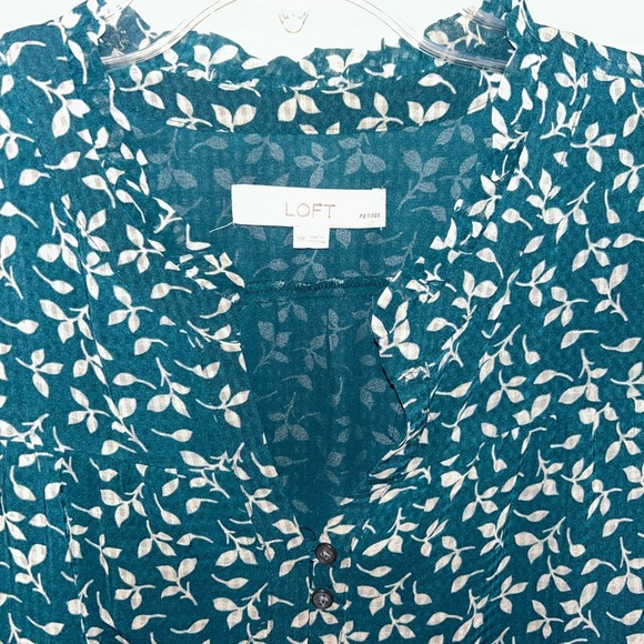 LOFT Women's Green Floral Top Medium Petite - Picture 3 of 3